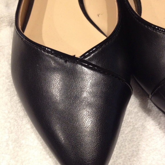 Liz Claiborne Flat Dress Shoes - Picture 2 of 4